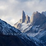 Felsmassiv bei Grey Gletscher
