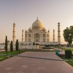 Taj Mahal bei Sonnenaufgang Seitliche Ansicht
