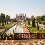Taj Mahal Eingangsgebäude mit Gartenanlage