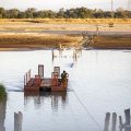 Ponton zur Autoübersetzung über Luangwa-Fluss