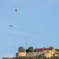 Gleitschirmflieger am Hohenneuffen, Schwäbische Alb