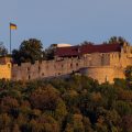 Mondaufgang hinter der Burg Hohenneuffen, Schwäbische Alb